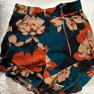 NWOT Nasty Gal Floral Women's Shorts- Size 4